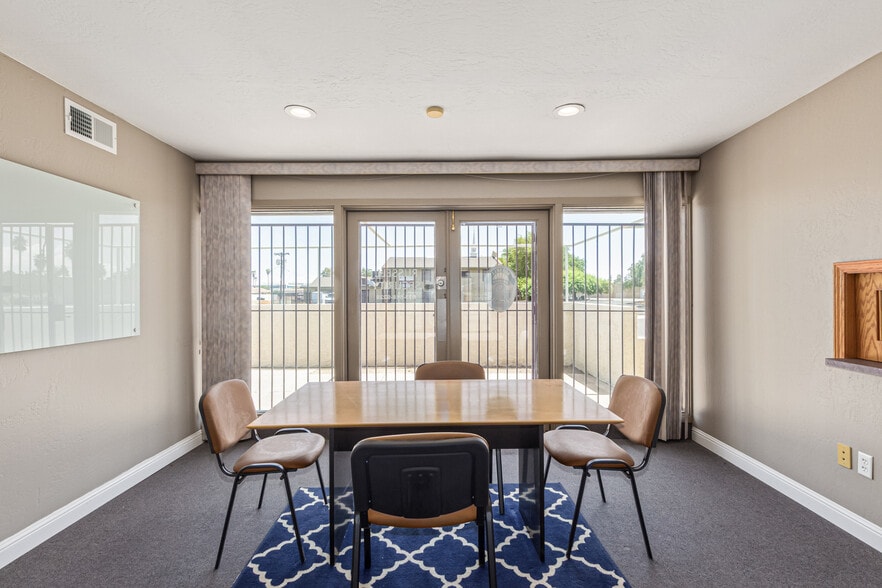 More Photos Of 8545 N Black Canyon Hwy, Phoenix Medical For Sale