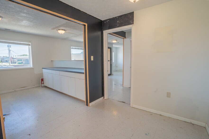 More Photos Of 207 S Railroad St, Brookston General Retail For Sale