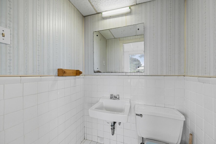 More Photos Of 4110 Haltom Rd, Haltom City Freestanding For Sale