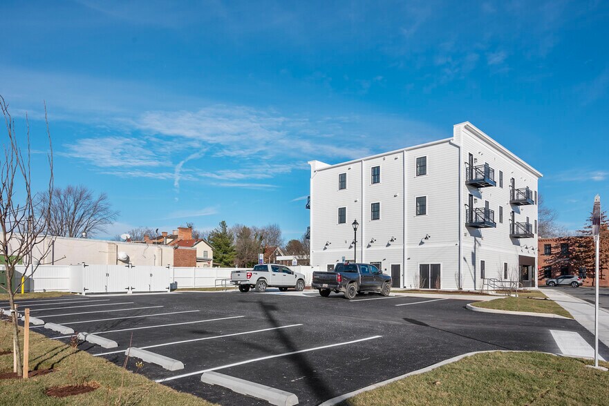 More Photos Of 123 S Washington St, Easton General Retail For Lease