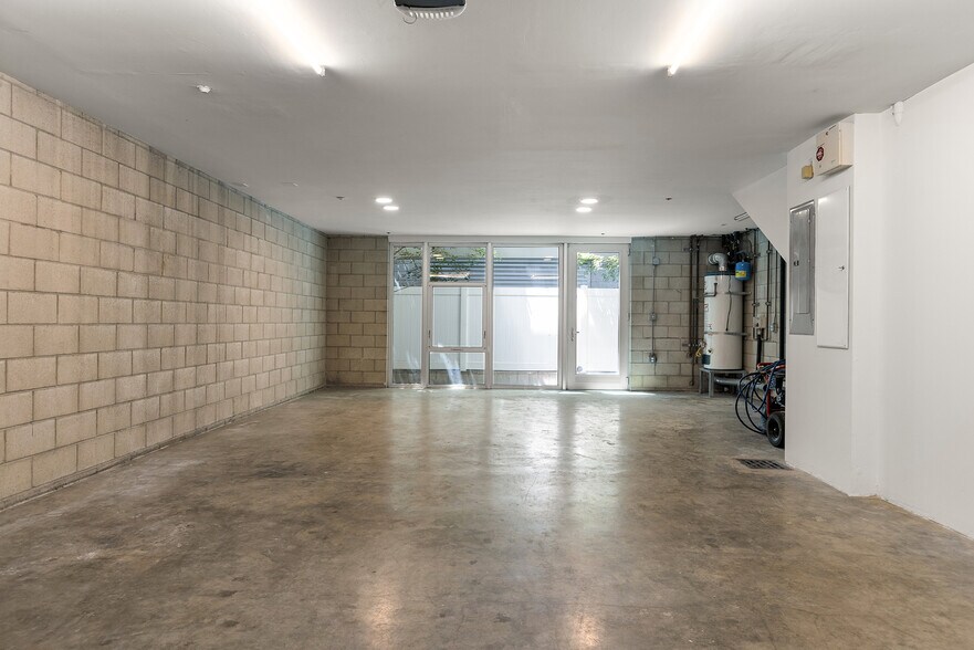 More Photos Of 3450 Cahuenga Blvd W, Los Angeles Office Residential For Sale