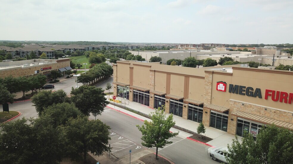 More Photos Of 9900 S Interstate 35, Austin Freestanding For Lease