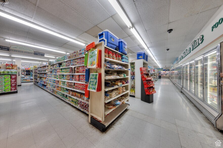 More Photos Of 80 S Broadway St, Green River Supermarket For Sale