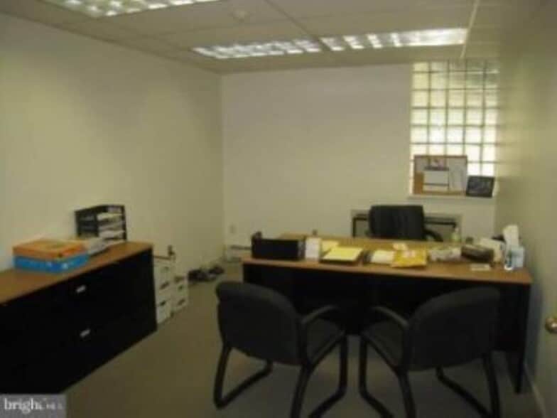 More Photos Of 579 3rd St, Atco Warehouse For Lease