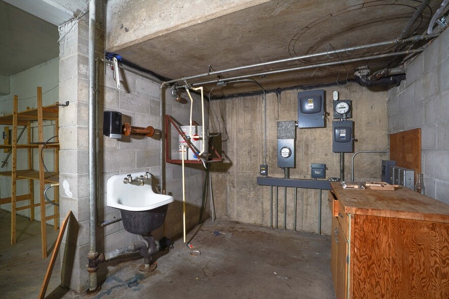 More Photos Of 195-209 Cottage Grove Rd, Madison Storefront For Lease