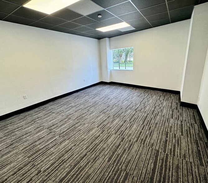 More Photos Of 1249 N Orange Ave, Orlando General Retail For Lease