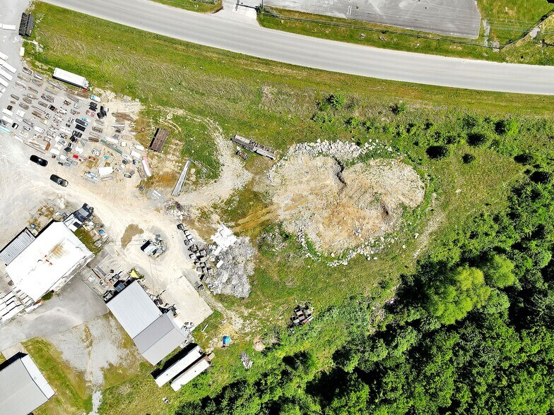 More Photos Of 811 & 813 W Lane, Shelbyville Warehouse For Sale