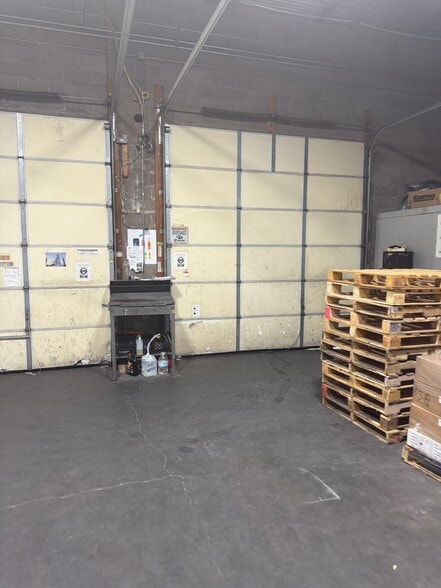 More Photos Of 1187-1199 Sunrise Hwy, Copiague Showroom For Lease