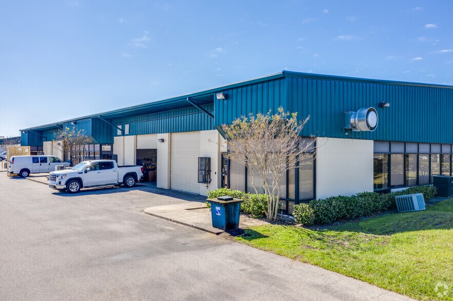 More Photos Of 3601 Vineland Rd, Orlando Warehouse For Lease