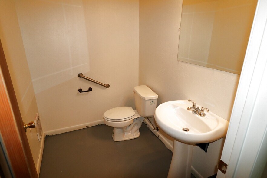 More Photos Of 2011 Industrial Rd, Cortez Manufacturing For Lease