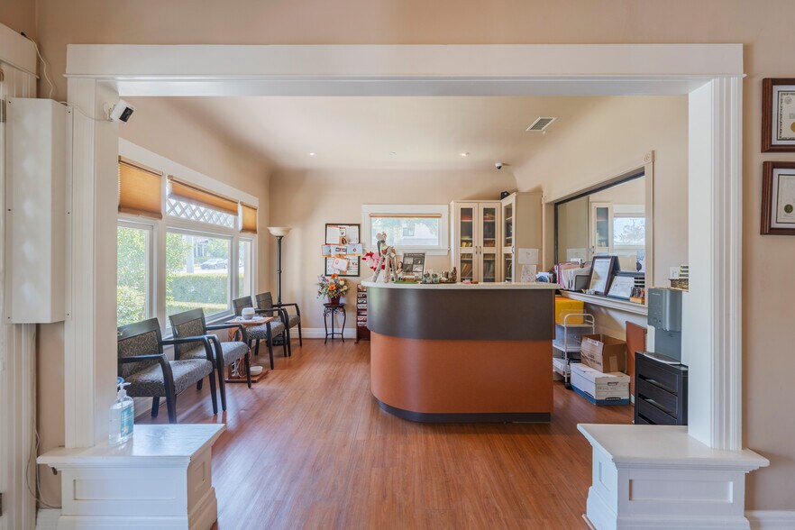 More Photos Of 146 E Walnut Ave, Monrovia Medical For Sale