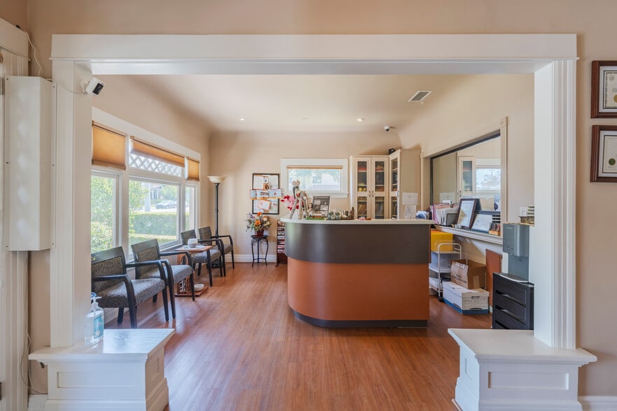 More Photos Of 146 E Walnut Ave, Monrovia Medical For Sale