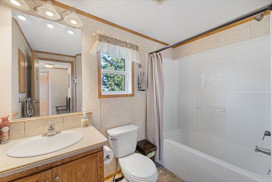 More Photos Of 81 Barstow St, Carseland Auto Repair For Sale