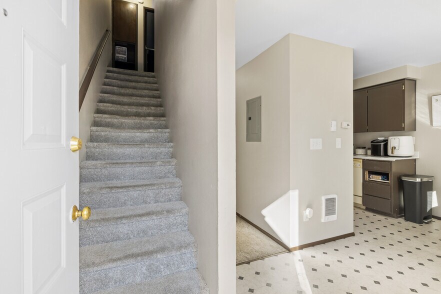 More Photos Of 429 37th St SE, Auburn Apartments For Sale