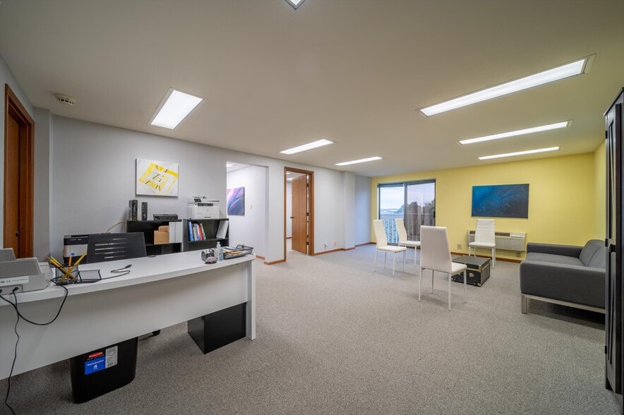 More Photos Of 1111 W Holly St, Bellingham Office For Lease