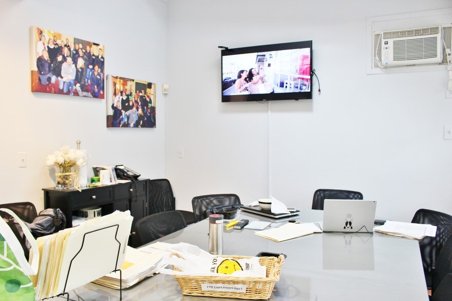 More Photos Of 1804 T St NW, Washington Office For Lease