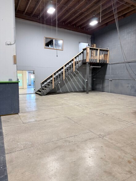 More Photos Of 380 W 1st Ave, Eugene Flex For Lease