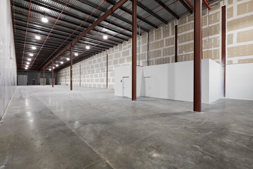 More Photos Of 7917 S 23RD ST, McAllen Warehouse For Lease