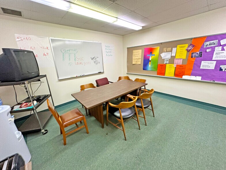 More Photos Of 215 N Court St, Rockford Religious Facility For Sale