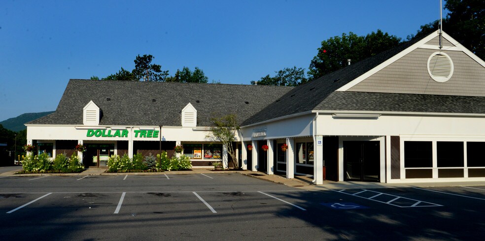 More Photos Of 1976 White Mountain Hwy, North Conway Storefront Retail Office For Lease