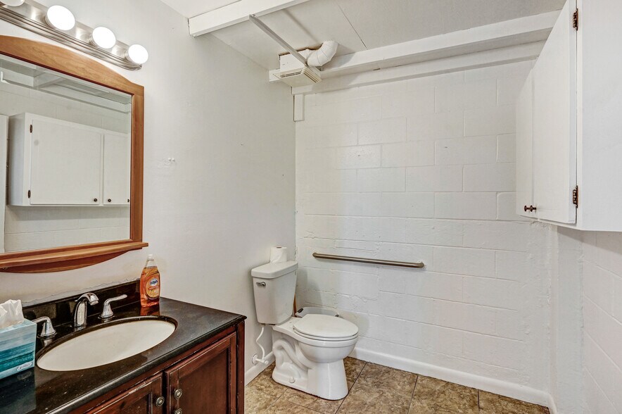 More Photos Of 117-137 Hughlett Ave, Cocoa General Retail For Sale