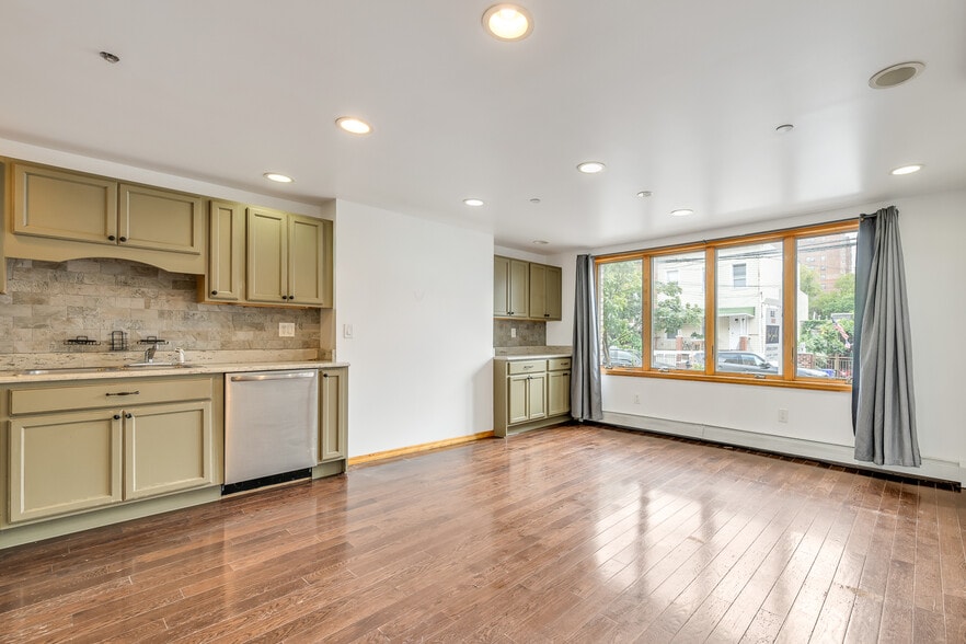 More Photos Of 2105 33rd Ave, Astoria Multifamily For Sale