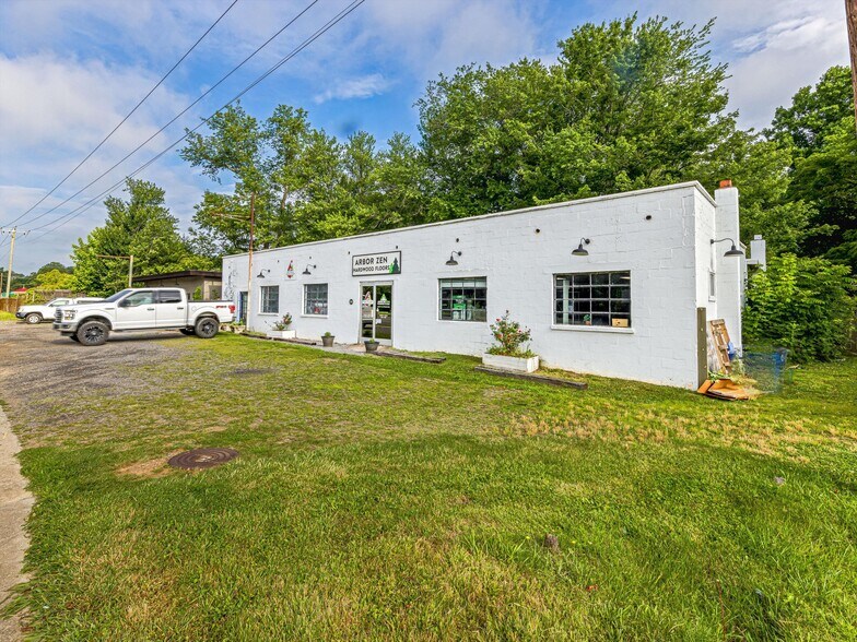 More Photos Of 3154-3156 US 70 Hwy, Black Mountain Office For Lease