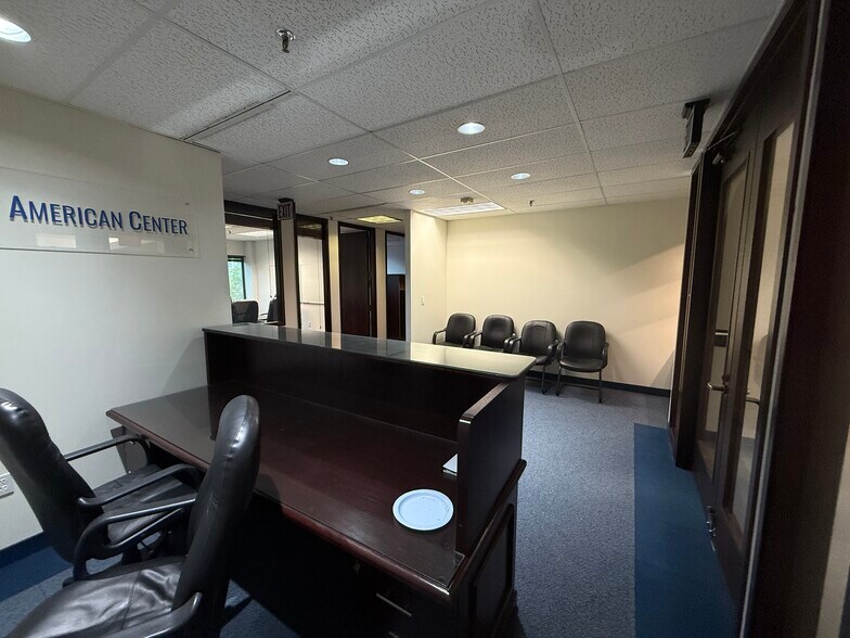 More Photos Of 8230 Boone Blvd, Vienna Office For Sale