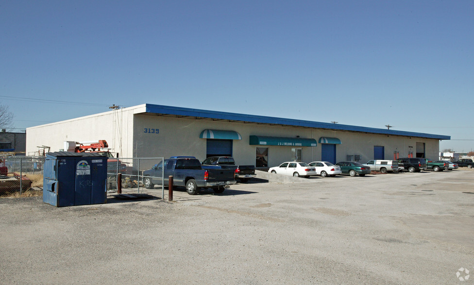 Primary Photo Of 3139 National Cir, Garland Light Manufacturing For Sale