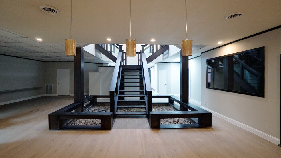 More Photos Of 9220 Rasmus Dr, Houston Warehouse For Lease