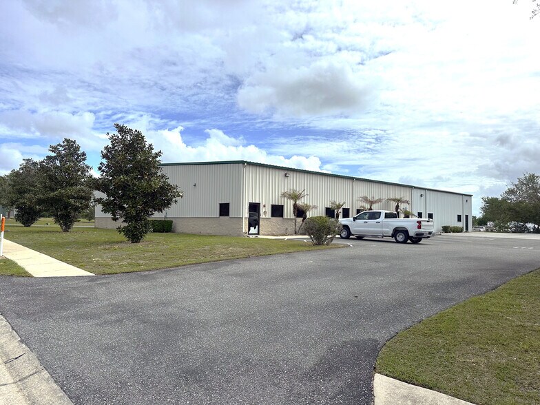 Primary Photo Of 1817 Greenleaf Ln, Leesburg Light Distribution For Lease