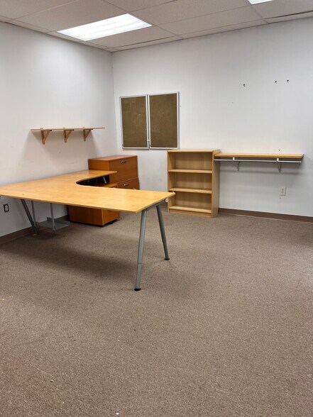 More Photos Of 5800 Corporate Dr, Houston Warehouse For Lease