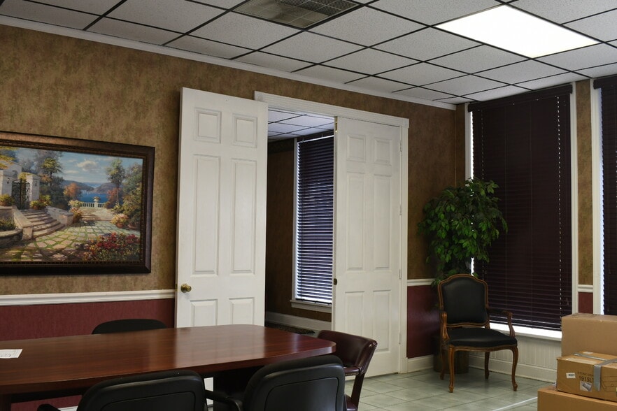 More Photos Of 522 Magnolia Ave, Auburndale Office For Sale