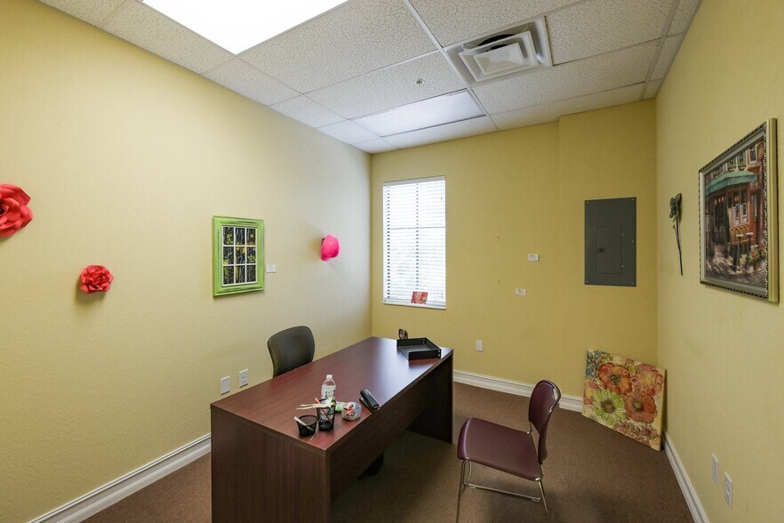 More Photos Of 5920 Pan American Blvd, North Port Medical For Lease