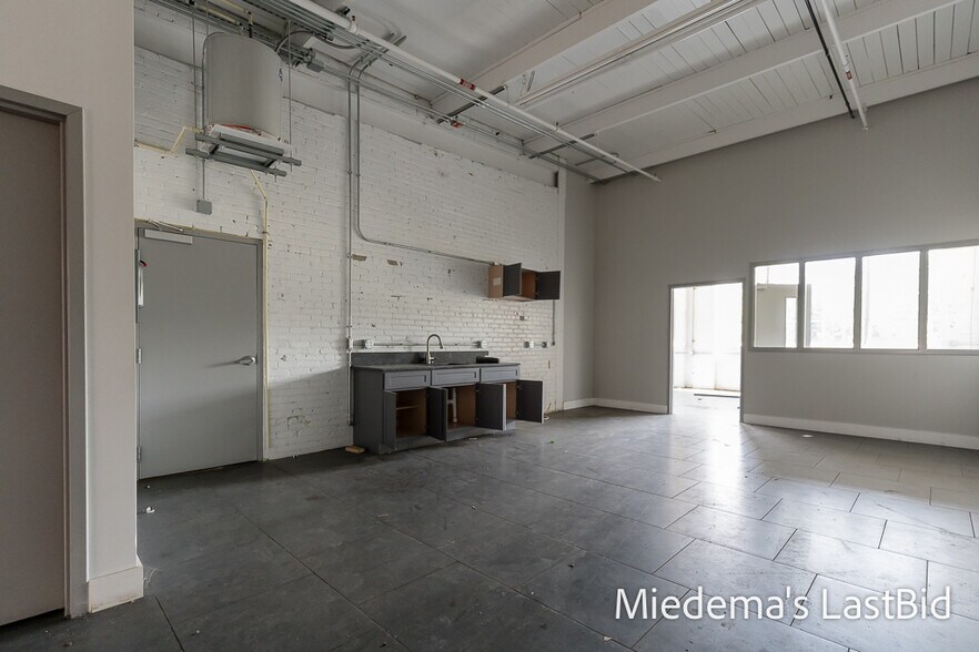 More Photos Of 1305 S Cedar St, Lansing Warehouse For Sale