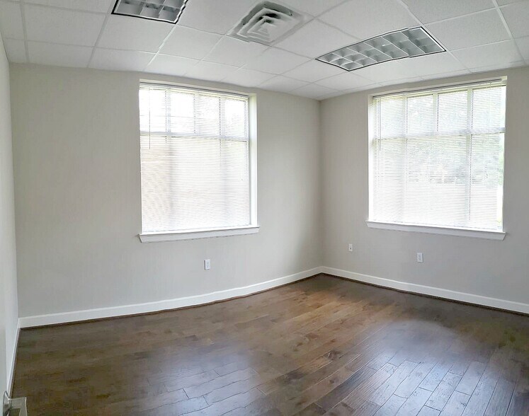More Photos Of 2219 Sawdust Rd, The Woodlands Medical For Lease