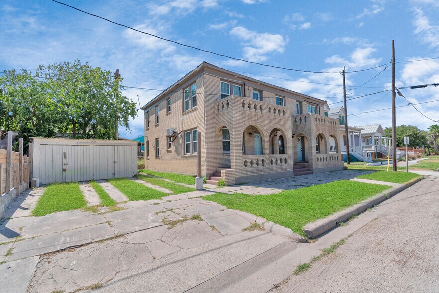 More Photos Of 915 8th St, Galveston Apartments For Sale
