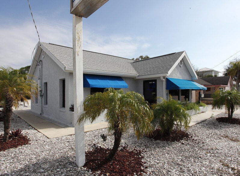 More Photos Of 651 S Indiana Ave, Englewood Office For Sale
