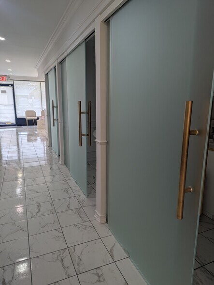 More Photos Of 20214 45th Ave, Bayside Medical For Lease