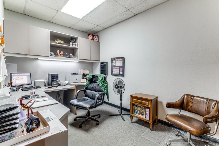 More Photos Of 4906 Don Dr, Dallas Flex For Sale
