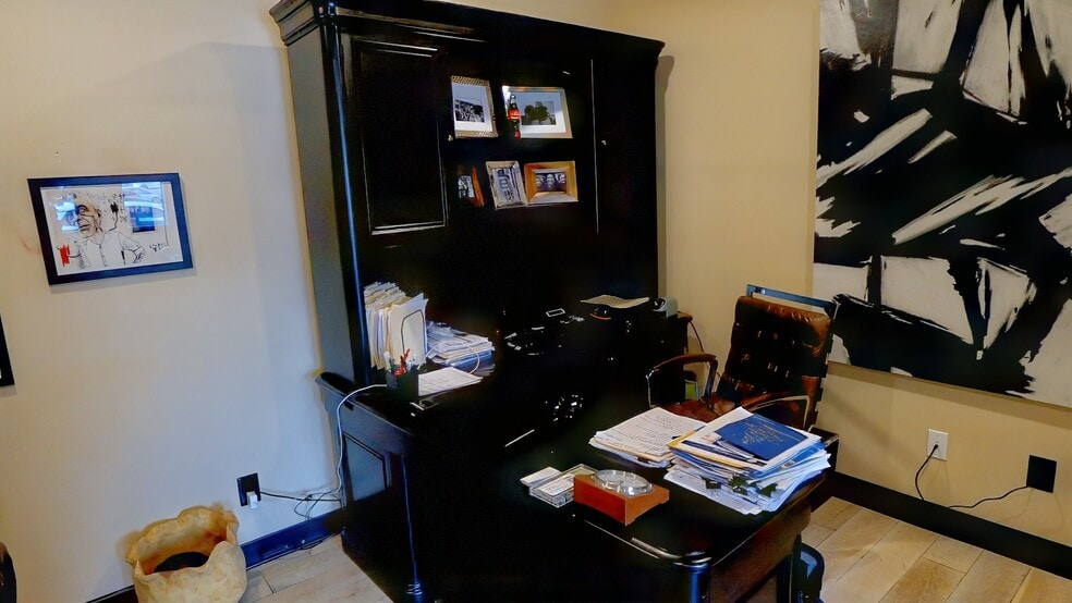 More Photos Of 710 E 64th St, Indianapolis Office For Sale