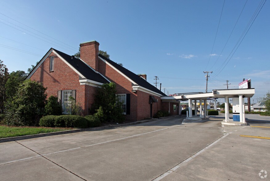 More Photos Of 5225 Abercorn St, Savannah Bank For Lease