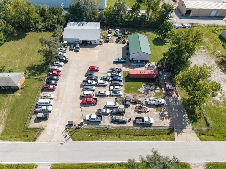 More Photos Of 207 SE 16th Ter, Lee's Summit Industrial For Sale