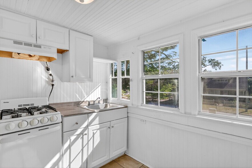 More Photos Of 527 E Lemon Ave, Eustis Apartments For Sale