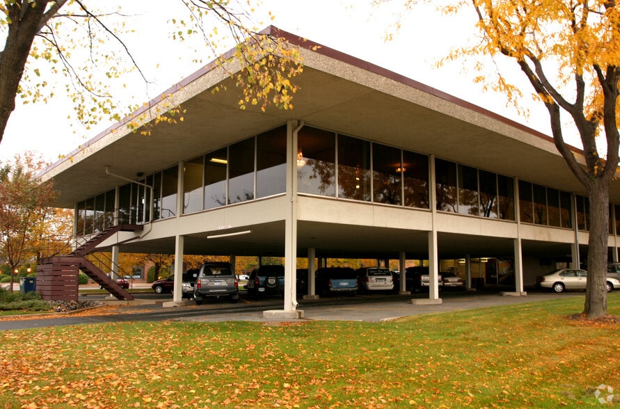 More Photos Of 5100 Edina Industrial Blvd, Edina Office For Lease