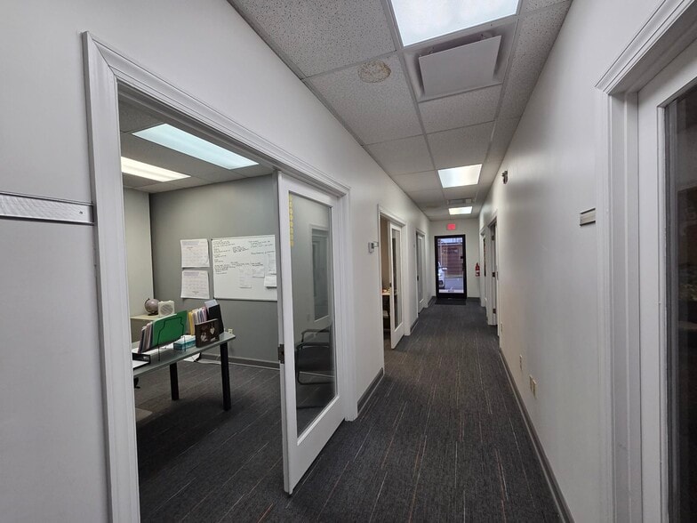 More Photos Of 3336 Washburn Ave, Charlotte Office For Lease