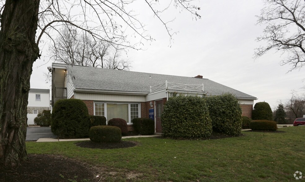 Primary Photo Of 420 W Township Line Rd, Havertown Medical For Lease