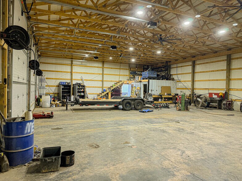 More Photos Of 5050 US-79, Paris Warehouse For Sale