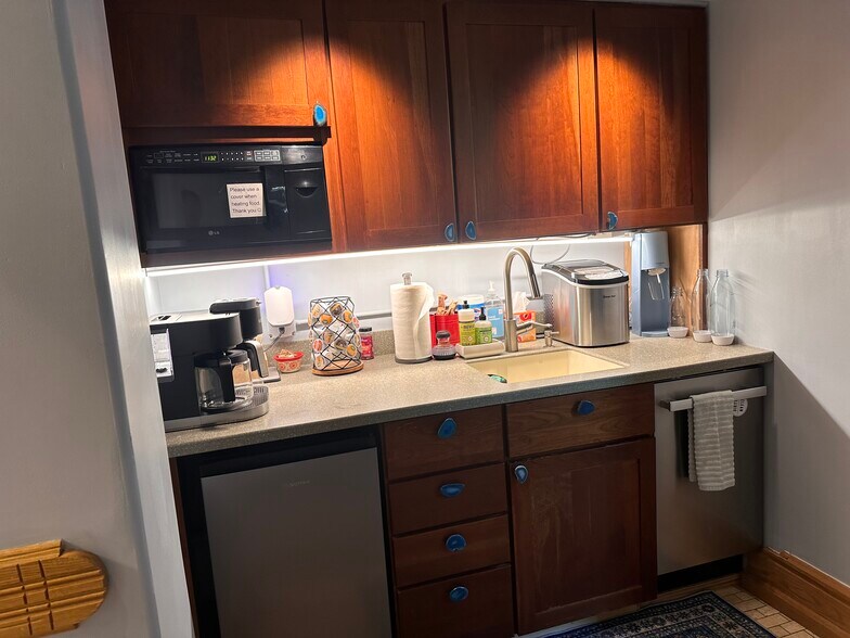 More Photos Of 830 Cottageview Dr, Traverse City Loft Creative Space For Sale