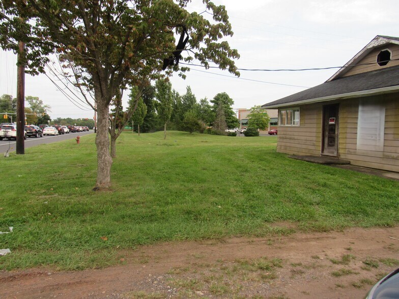 More Photos Of 309 Route 33 East, Manalapan Land For Lease